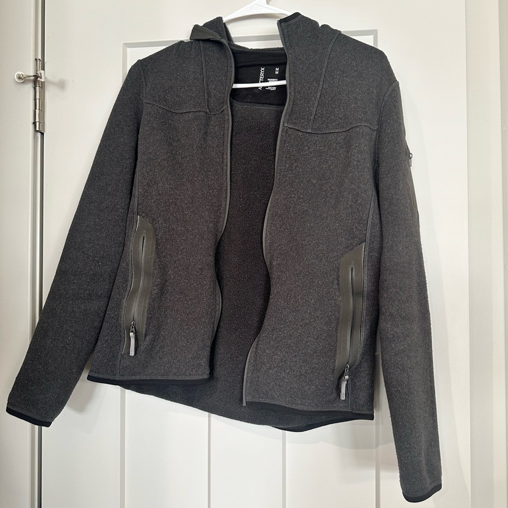 Arc’teryx women’s zip up jacket